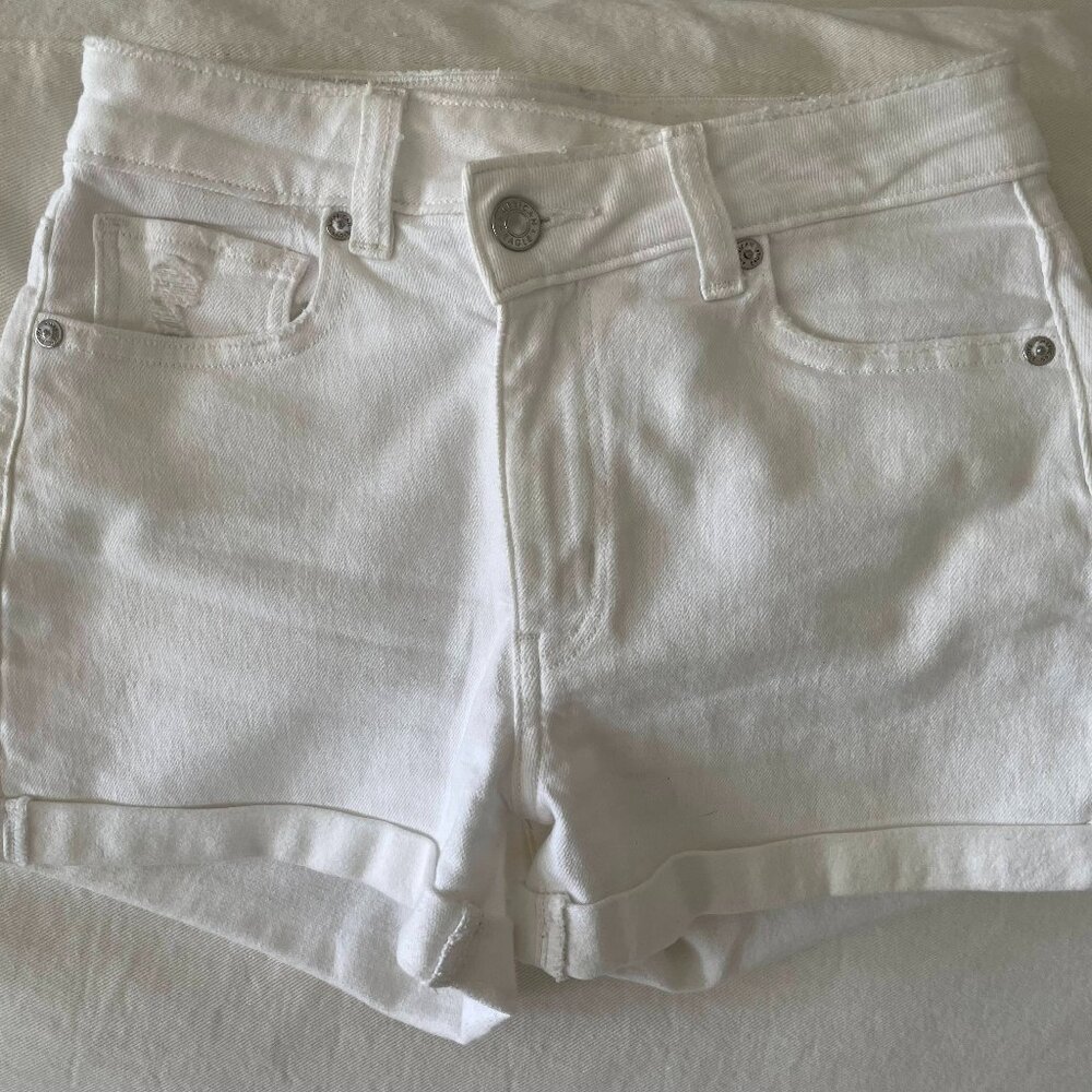 American Eagle White Stretch Denim Mom Short. Size 00